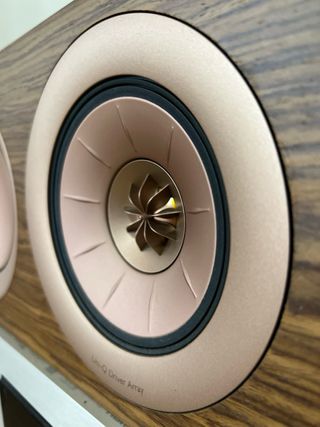 Altavoz central KEF RC2.