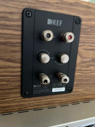 Altavoz central KEF RC2.