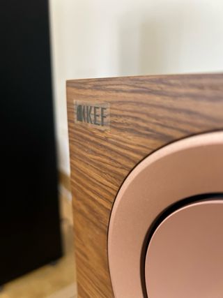 Altavoz central KEF RC2.