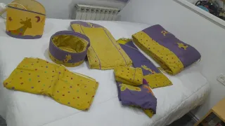 Set culla per neonato con tutti gli accessori.