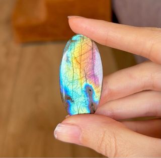 Labradorita arcoíris, cabujon calidad colgante