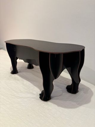 Tabirete o mesita en forma de perro de IBRIDE