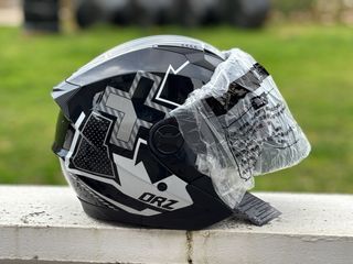 Casco moto negro brillo