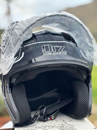 Casco moto negro brillo