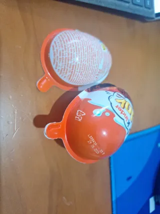 Figura kinder Joy de huevo sin abrir al azar