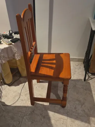 4 Sillas estilo provenzal.