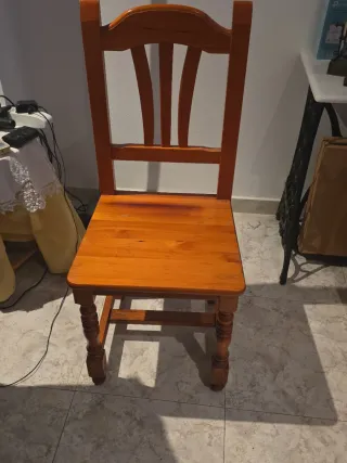 4 Sillas estilo provenzal.