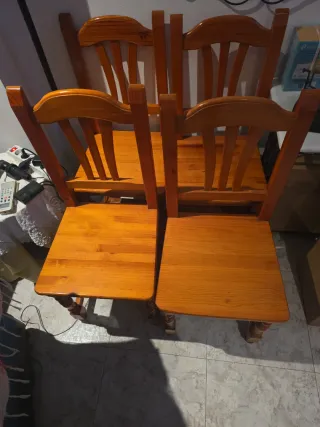 4 Sillas estilo provenzal.