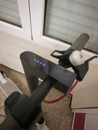 Patinete Eléctrico Xiaomi M365 con cargador.