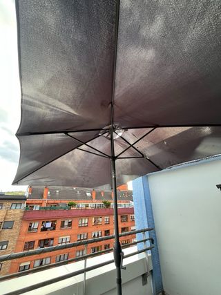 Sombrilla de terraza gris + soporte