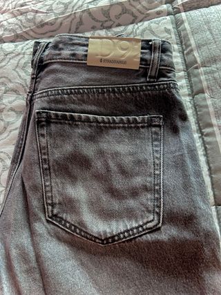 Pantalón gris Stradivarius talla 38