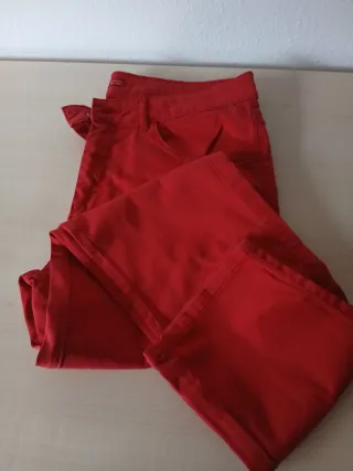 Pantalón vaquero rojo