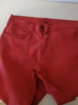 Pantalón vaquero rojo