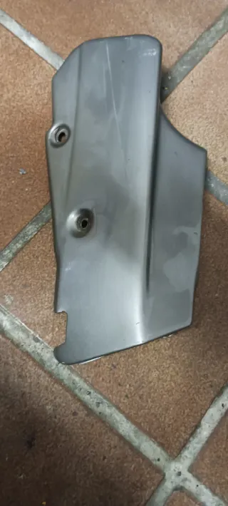 tapa lateral derecha Honda VFR