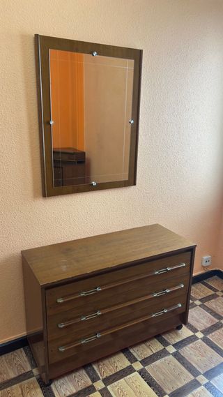 Armario, cabecero y cómoda vintage