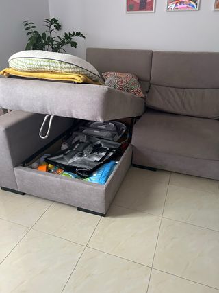 Sofá chaise longue gris – cómodo, amplio y cuidado