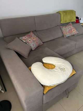 Sofá chaise longue gris – cómodo, amplio y cuidado