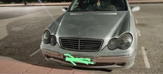 Mercedes-Benz Clase C 2004