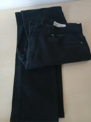 Pantalón vaquero negro