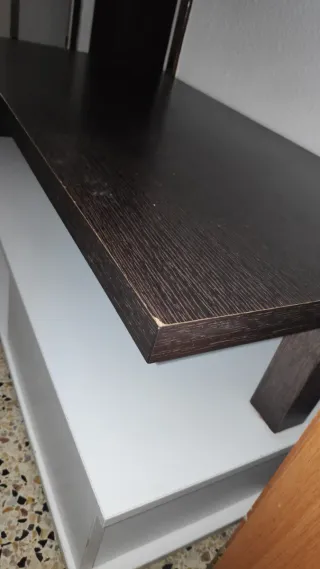 Mesa de centro con almacenaje. Buen estado.