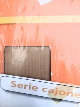 Cajonera de madera y metal