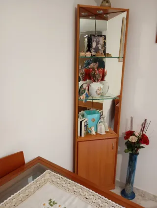 Mueble de comedor de madera