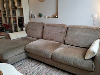 Sofá chaise longue cómodo y en buen estado