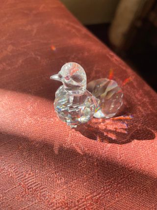 PALOMA DE CRISTAL TALLADO CON OJOS FUCSIA