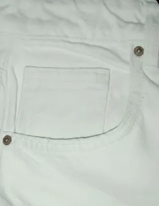 Pantalón blanco rasgado