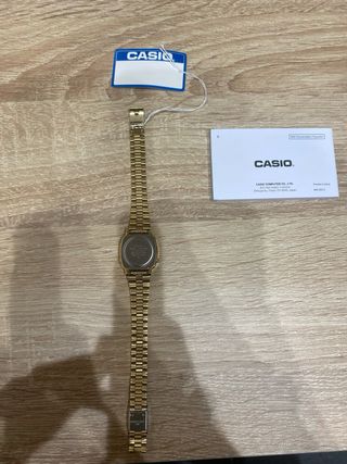 Reloj Casio dorado. Nuevo, sin estrenar.