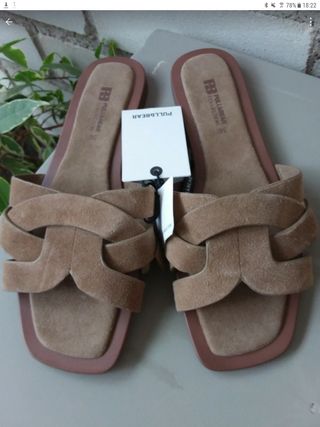 Chanclas mujer con piel Pull & Bear talla 36