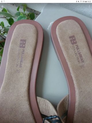 Chanclas mujer con piel Pull & Bear talla 36