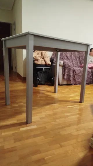 Mesa alta de madera y Cristal