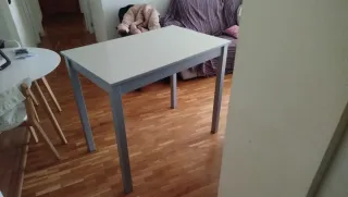 Mesa alta de madera y Cristal