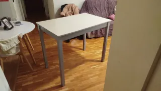 Mesa alta de madera y Cristal