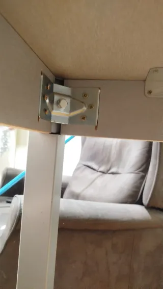 Mesa alta de madera y Cristal