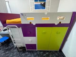 Cama alta con armario y escritorio
