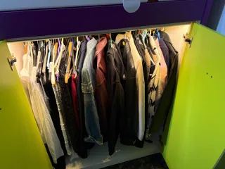 Cama alta con armario y escritorio