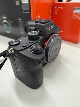 Camara sony alpha 7iii + obj sony 50mm f 1.8