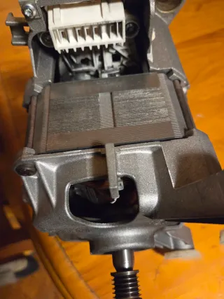 Motore elettrico, pompa, guarnizioni porta, programmatore, cinghia ecc. di LAVADORA BALAY