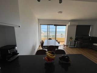 Piso en puerto Marina, primera linea de playa