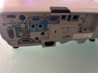 Proyector epson con mando