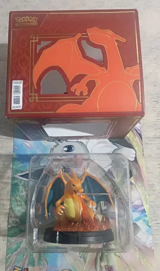 Charizard Figura Exclusiva Pokémon Center 2024