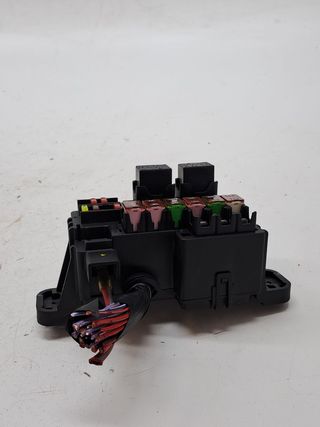 CAJA RELES / FUSIBLES OPEL MOKKA
