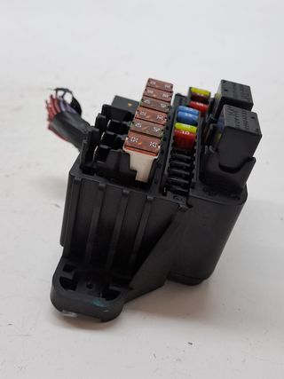 CAJA RELES / FUSIBLES OPEL MOKKA