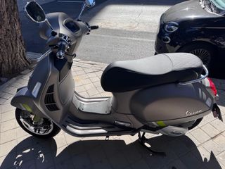 Vespa SuperTech 125 GTS