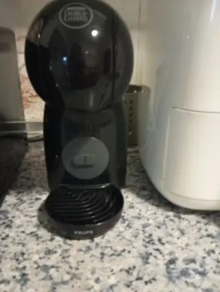 Cafetera Dolce Gusto Negra