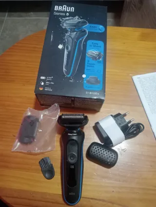 Rasoio Elettrico Uomo Braun Series 5, Macchina da Barba con Tagliabordi Precisione EasyClick, EasyClean, a Secco e Bagnato, Ricaricabile, Senza Fili, 51-B1200s, Blu