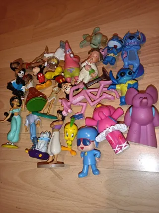 Lote figuras PVC . Lote por 15 euros.