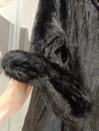 Abrigo de piel sintética negro